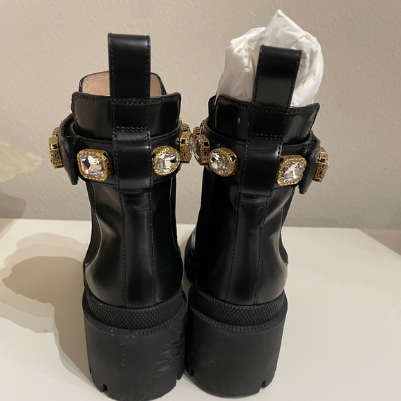 Gucci leather ankle boot with belt - Picture 3 of 5
